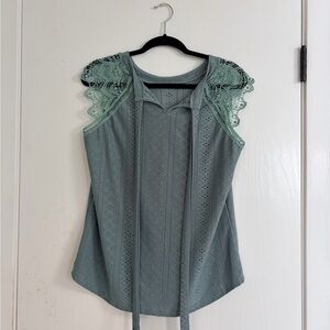 Chic Lace Accent Sleeveless Blouse in Soft Green